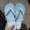 Chinelo de dedo Mr. Kitsch Azul com branco Onda
